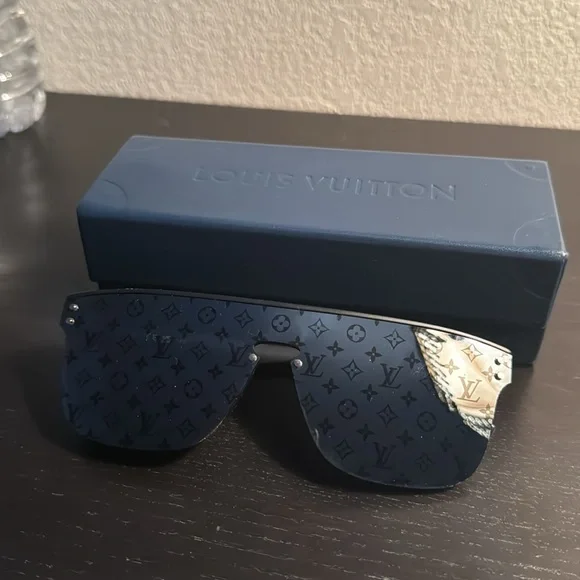 Louis Vuitton monogram sunglasses - Picture 2 of 3